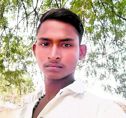 గుర్తు తెలియని వాహనం ఢీకొని.. 
