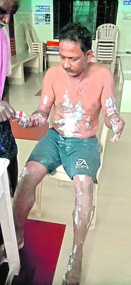 వంట గ్యాస్‌ లీకై  ముగ్గురికి గాయాలు