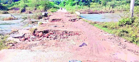 కల్వర్టు కొట్టుకుపోయింది! 