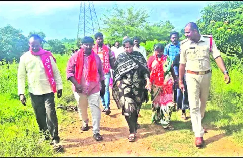 కబ్జాకు గురైన భూముల పరిశీలన