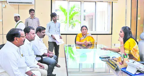 భూ నిర్వాసితులకు ఇంటి స్థలం కేటాయించాలి