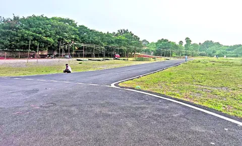 ఏయూ–జీవీఎంసీ మధ్య దివాళీ ట్రేడ్‌ ఫైర్‌ 