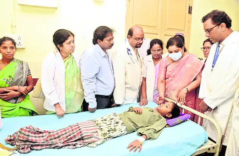 కురుపాం విద్యార్థినులకు మెరుగైన వైద్యం 