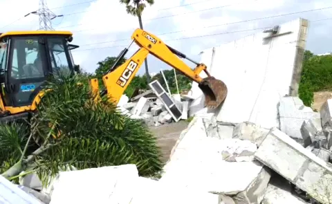 HYDRA Demolish Illegal Constructions At Rajendranagar