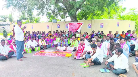 సమ్మె వీడని కార్మికులు