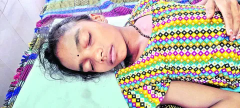 మామిడిపల్లి గిరిజన ఆశ్రమ  పాఠశాల విద్యార్థిని మృతి 
