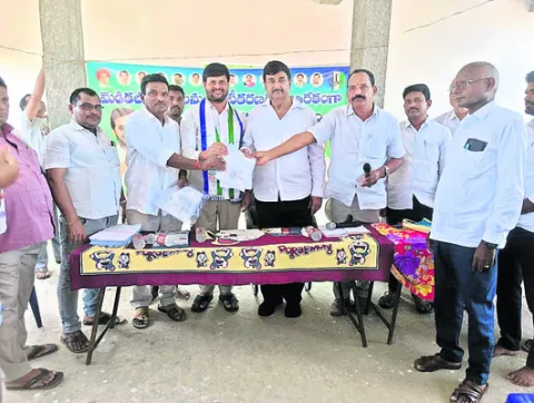 ప్రైవేటీకరణతో పేద విద్యార్థులకు నష్టం