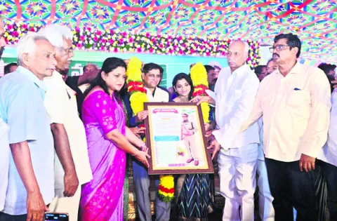 నమ్మకం కలిగించాలి 