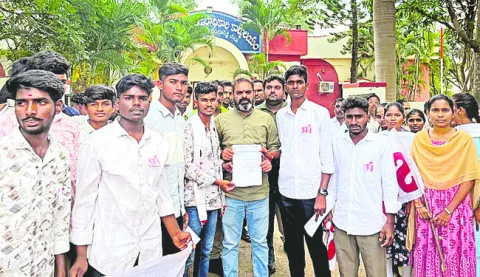 స్కాలర్‌షిప్‌ నిధులు విడుదల చేయాలి 
