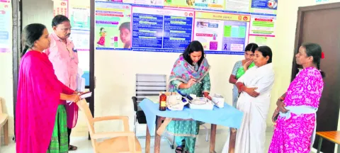 సమయపాలన పాటించని అధికారులపై చర్యలు 
