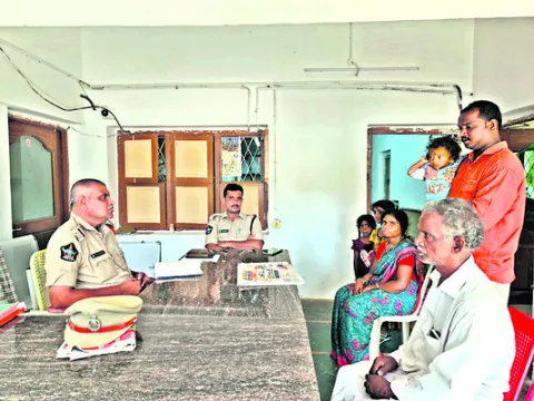 కుటుంబ సమస్యలతో ఆత్మహత్యాయత్నం