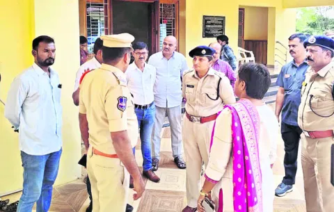 నిఘా నీడలో పీయూ 

