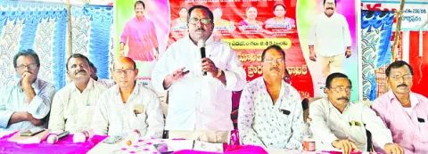 ఆర్టీసీ ఉద్యోగులకు ప్రమోషన్లు కల్పించాలి 