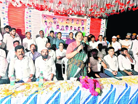 పేదల అభ్యున్నతే ప్రభుత్వ లక్ష్యం