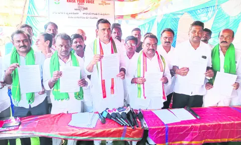 రాజ్యాంగ హక్కులను హరిస్తున్న కేంద్ర ప్రభుత్వం