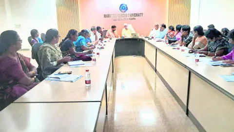 25లోగా సెమిస్టర్ల పరీక్ష ఫీజు చెల్లించాలి