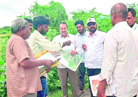 రైతుల సమక్షంలోనే భూ రీసర్వే 