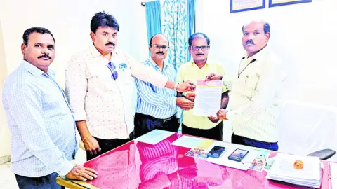 టీచర్ల కొరత నివారించండి : ఎస్టీయూ