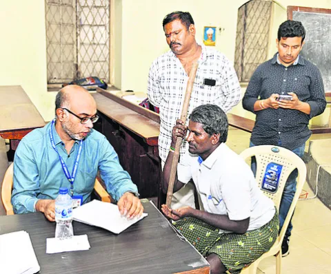 దివ్యాంగులతో ‘సదరం’గం