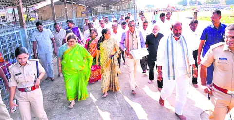 ఎల్‌ఈడీ స్క్రీన్‌లో దర్శనం