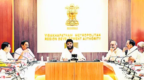 మాస్టర్‌ప్లాన్‌ రోడ్ల నిర్మాణంపై దృష్టి 