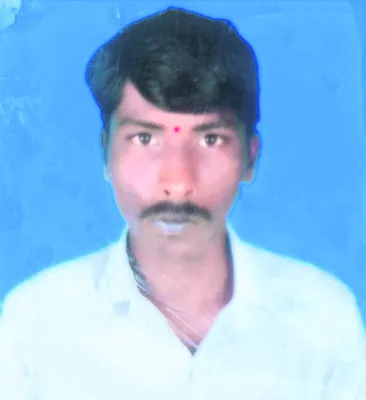 స్తంభాన్ని ఢీకొన్న బైక్‌: ఒకరి మృతి 
