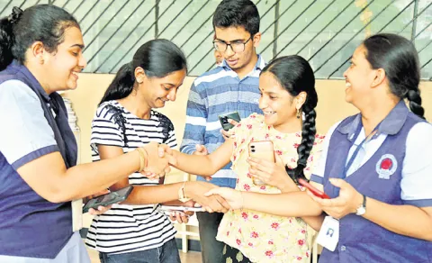 Karnataka govt reduces SSLC, PUC pass score from 35 to 33