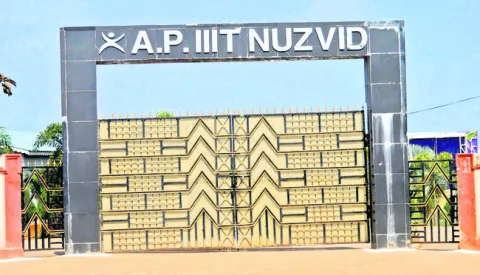 విద్యార్థుల భవిష్యత్‌తో ఆటలు! 