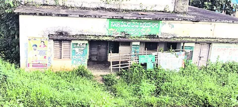 అధ్వానంగా డీఆర్‌ డిపో భవనం