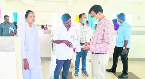 ఏరియా ఆసుపత్రిలో తనిఖీ 
