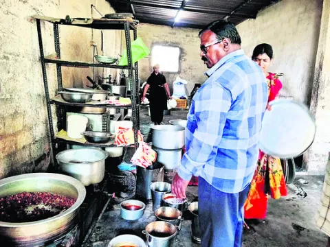 హోటల్‌లో బూజు పట్టిన చట్నీ