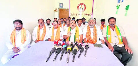 నిందితులను అరెస్ట్‌ చేయాలి