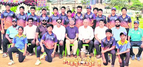 ముగిసిన జిల్లాస్థాయి స్కూల్‌ క్రికెట్‌ పోటీలు 