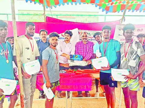 యువత అన్ని రంగాల్లో రాణించాలి 
