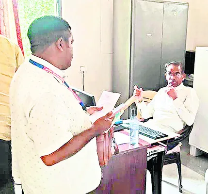 జిల్లా కార్యాలయం జప్తుచేయండి 