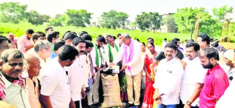 దొడ్డు వడ్లకూ బోనస్‌ ఇవ్వాలి..