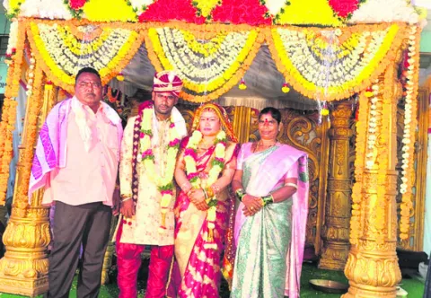గురుకులాల్లో మిగిలిన సీట్ల భర్తీకి దరఖాస్తుల ఆహ్వానం 