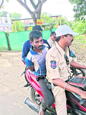 ఆలయంలో చోరీకి పాల్పడిన వ్యక్తి అరెస్ట్‌ 