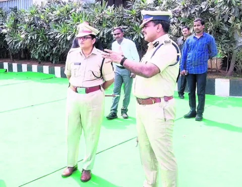 భారీ పోలీస్‌ భద్రత ఏర్పాట్లు 
