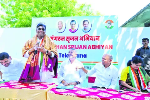 కార్యకర్తలే కాంగ్రెస్‌ పార్టీకి పునాదులు