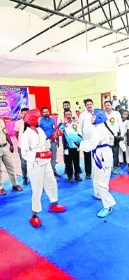 విద్యార్థులు క్రీడల్లోనూ  రాణించాలి
