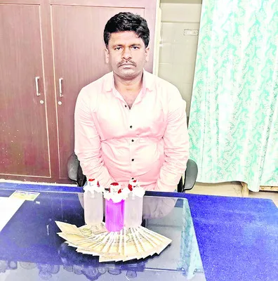 ఏసీబీకి చిక్కిన అగ్నిమాపక శాఖ అధికారి