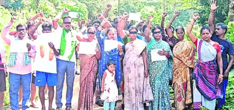 ఆదివాసీల భూములను ప్రాజెక్ట్‌లకు ఎలా కేటాయిస్తారు? 