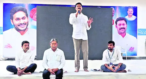 ప్రైవేటీకరణతో పేద విద్యార్థులకు అన్యాయం