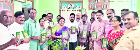 ‘నాన్నే నా హీరో’ పుస్తక ఆవిష్కరణ