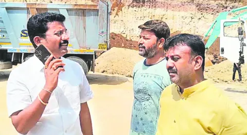 అభివృద్ధి పేరుతో వనరుల లూటీ 