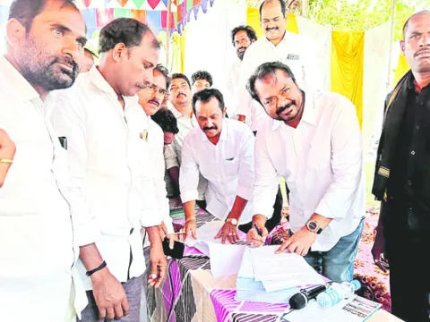 పెత్తందార్లకు దోచిపెట్టేందుకే ప్రైవేటీకరణ