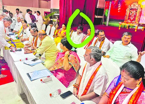 సతికి బదులు పతి హాజరు