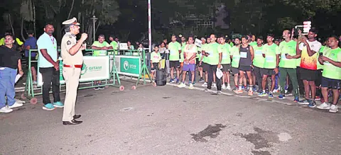 వైజాగ్‌ హాఫ్‌ మారథాన్‌కు భారీ స్పందన 