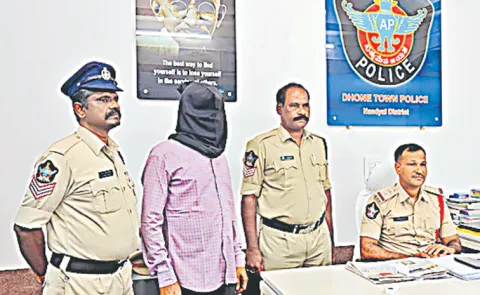 Constable chain snatching in Nandyal district